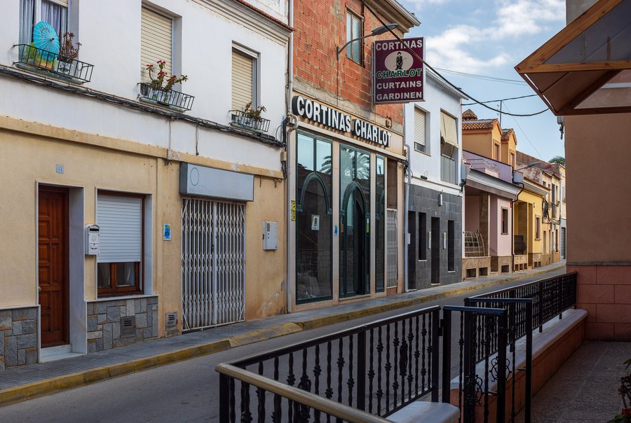 File:Calle Joaquín Ortuño in San Miguel de Salinas, Alicante, Valencia, Spain, 2025 February.jpg