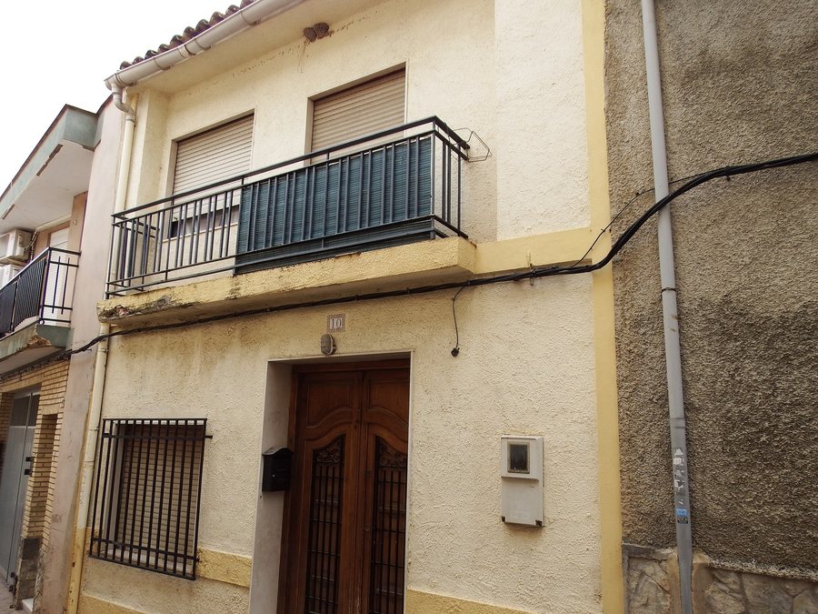 File:Fachada donde debería estar el retablo V. Dolores en Godelleta 02.jpg